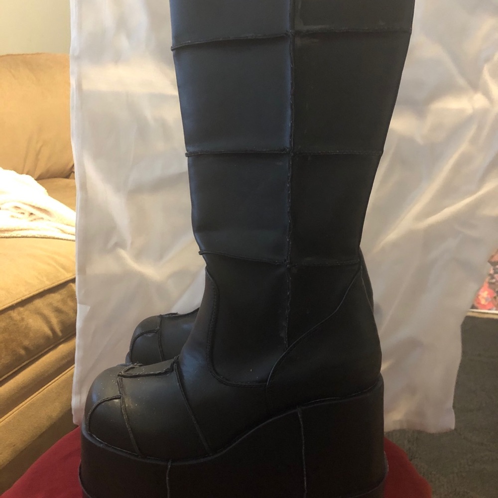 Doll kills platform
